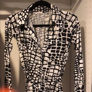 Black and whit print dress.